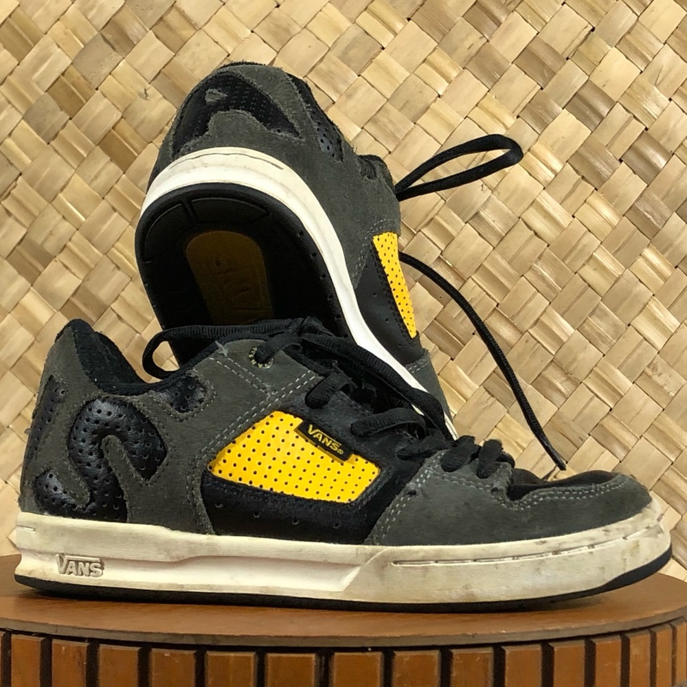 VANS Turmoil size 5 Skate Shoes/Sneakers